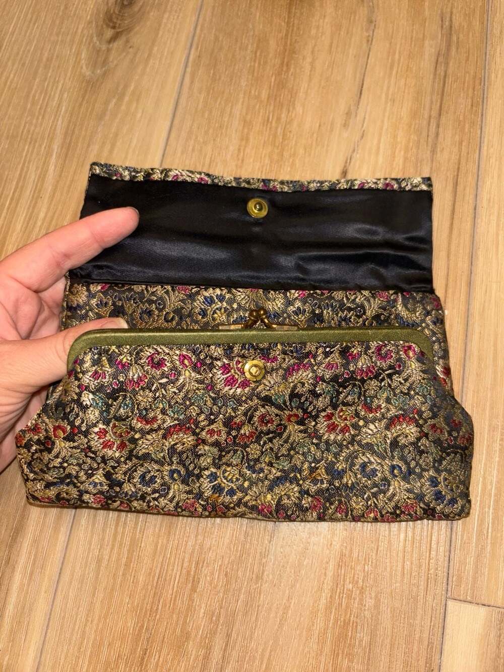 Vintage Floral Brocade Tapestry Kisslock Clutch Wallet Evening Bag